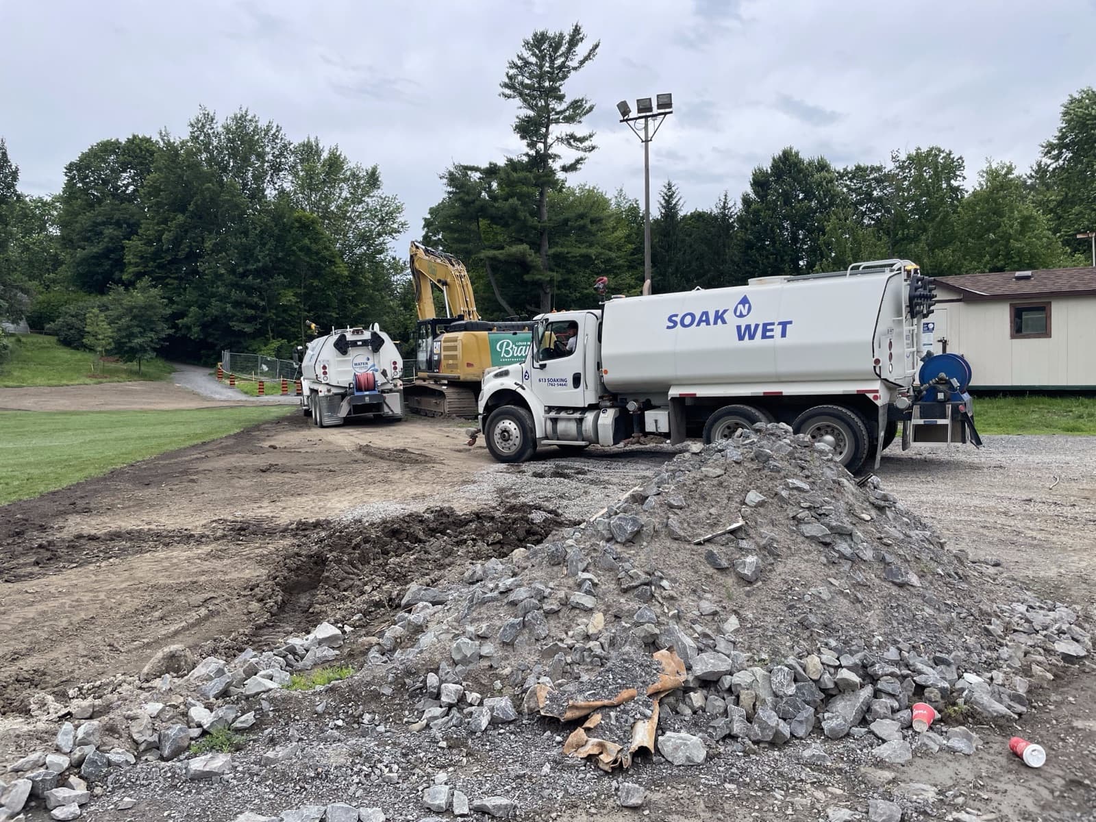 Soak N Wet truck supplying water on a construction site